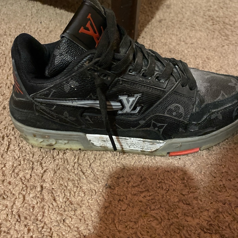 Louis Vuitton Black shoes with no box but they are real - Picture 4 of 6